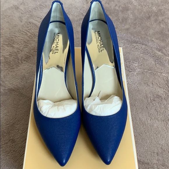 Michael Kors Shoes - Michael Kors Flex Mid Pump